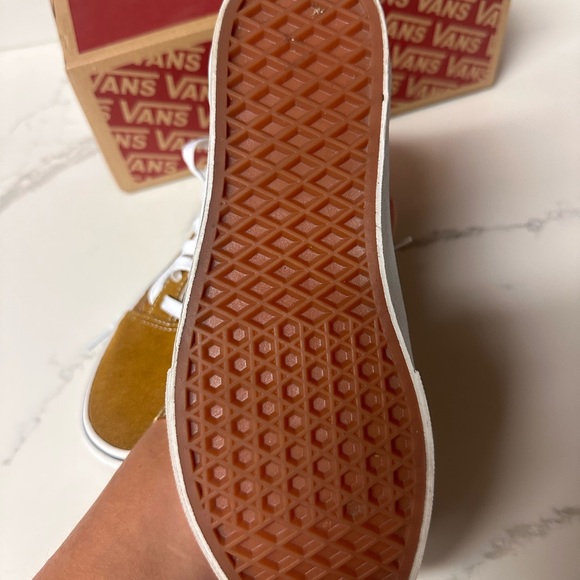Super rare camel old school vans. Size 7.5 w - Picture 2 of 4
